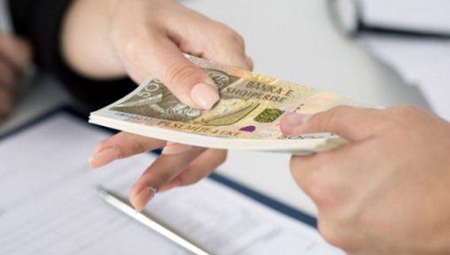 Paga mesatare në vend arrin në gati 84 mijë lekë në 2025, ngadalësohet rritja